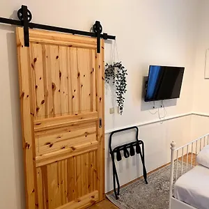 Blick Ins Gruene Apartment